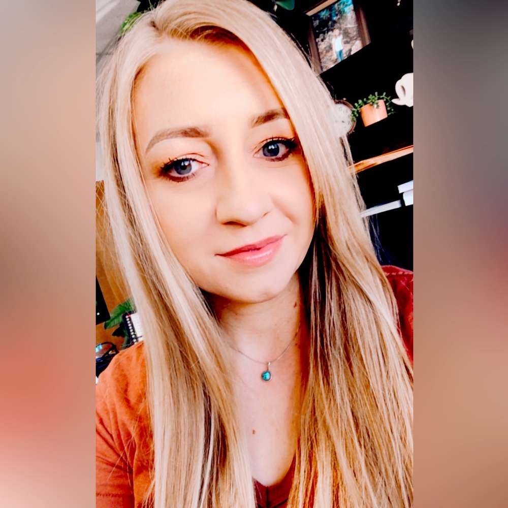 Meet your Posher, Alexis